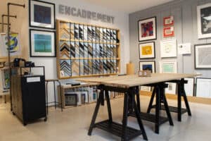 Intérieur de la boutique d'encadrement Artem à Nantes